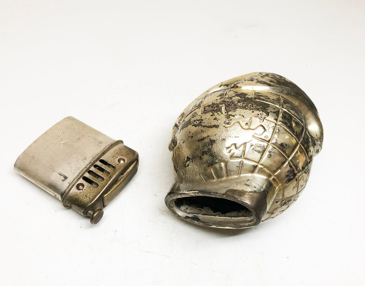 Working Globe Lighter - Working Occupied Japan Figural Push Button Semi Automatic World Map Table Japanese Lighter