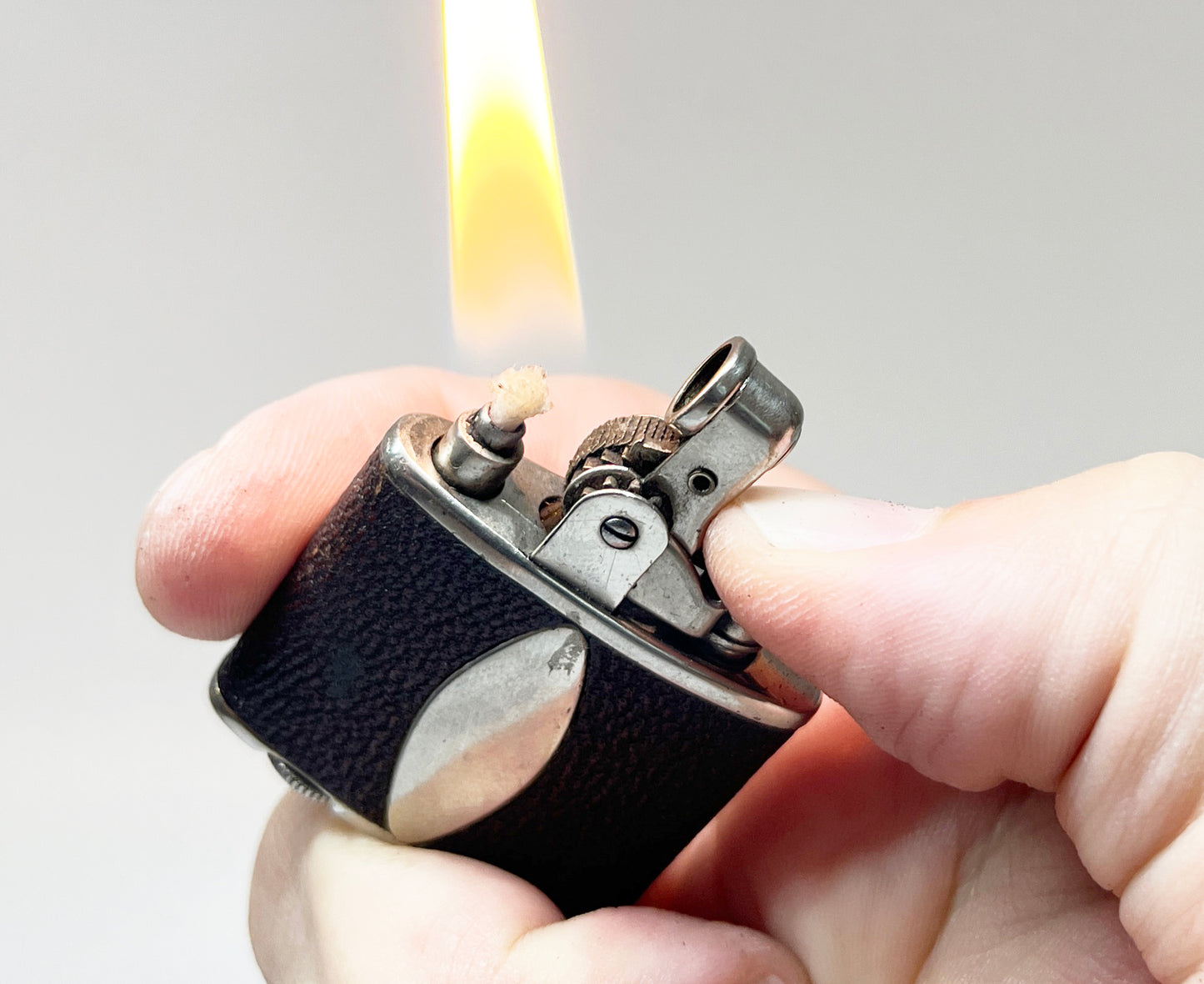 1930s Ronson De-Light Junior Leather-Wrapped Lighter
